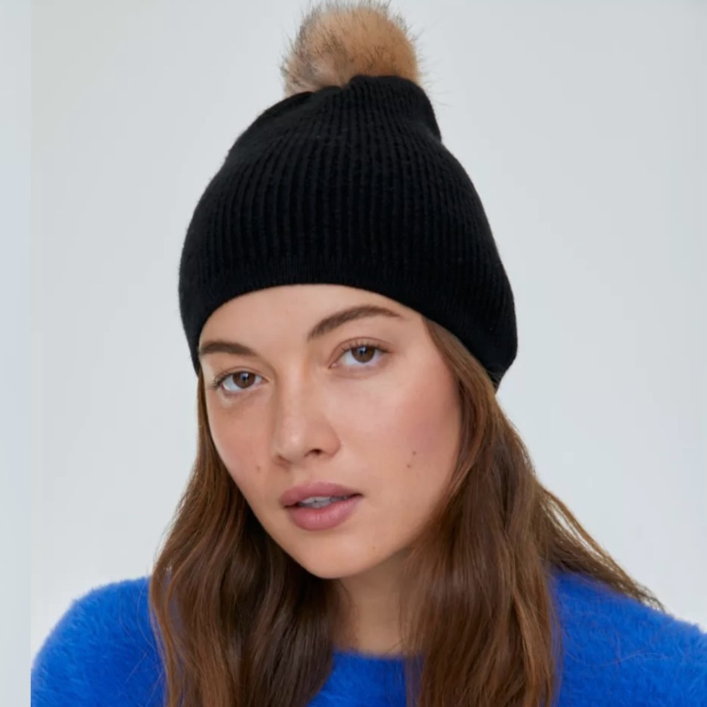Aritzia Sunday Best Green Pom Pom Snow Day Beanie
